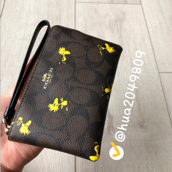 Coach X Peanuts Wristlet with Woodstock - Picture 4 of 4